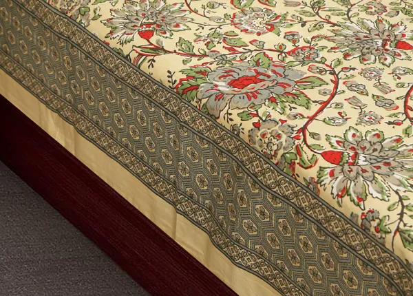 Red_Cotton_Royal_Blossom_Empire_Double_Bedsheet_With_Pillow_Cover_108_X_108_Cm